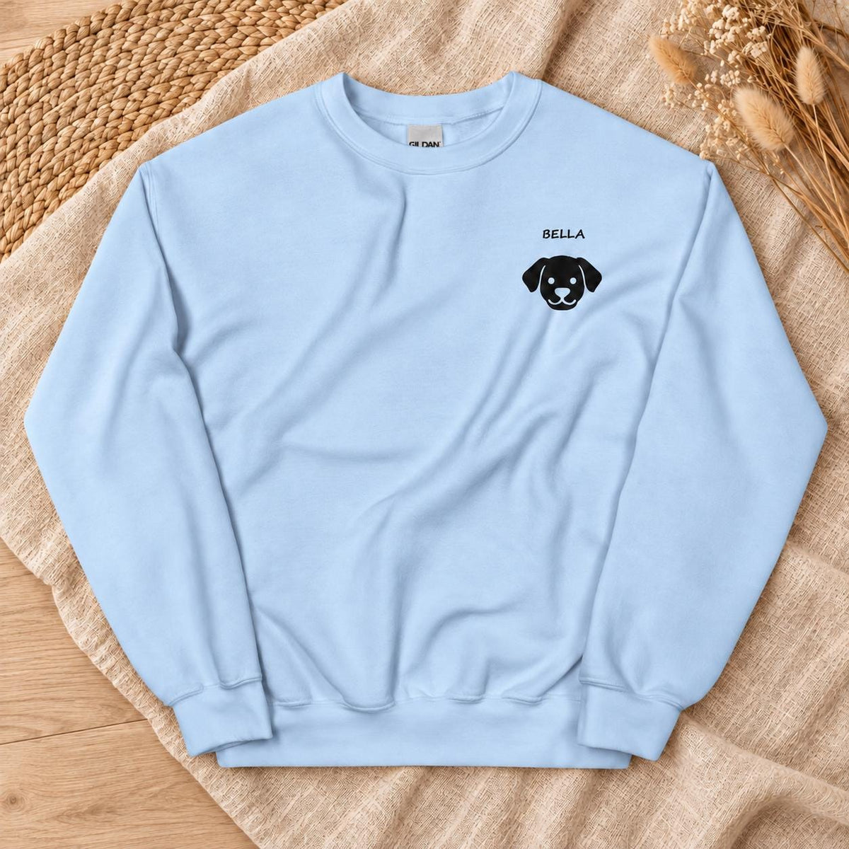 Personalisierter Hundepullover mit Name – Bestickter Unisex Sweater Hundesilhouette, Geschenk Hundemama Hundepapa Haustier Bild Sand Beige