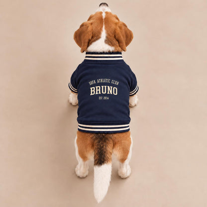 Personalisierte Collegejacke für Hunde mit Name und Jahr – Sofa Athletic Club – Navy Hundejacke – Geschenk für Hundemama und Hundepapa