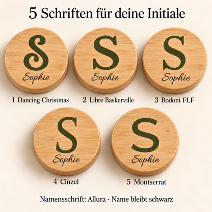 Personalisierte Duftkerze mit Initiale und Namen | 6 Farben, 5 Schriften | Geschenk für Freundin, Geburtstag | Vanille, Keramik mit Kork