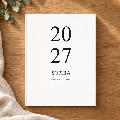 Terminplaner 2027 personalisiert mit Namen – Botanik & Monogramm, A5 Hardcover für Büro und Alltag, Modernes Weihnachtsgeschenk für Freundin
