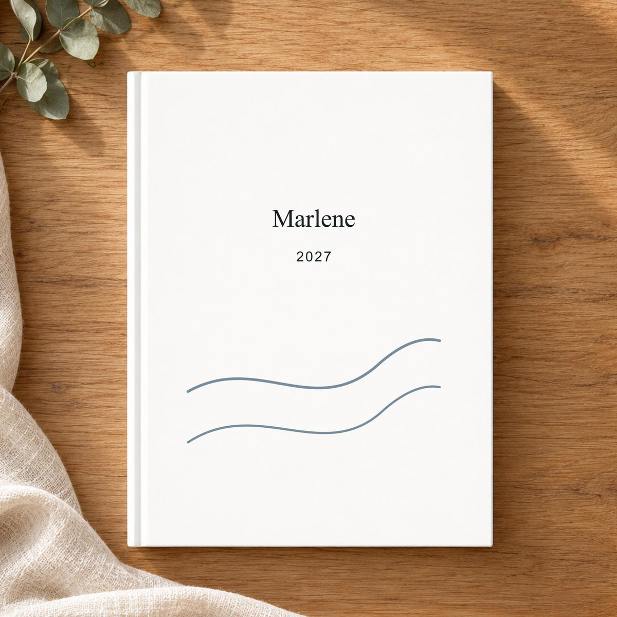 Terminplaner 2027 personalisiert mit Namen – Botanik & Monogramm, A5 Hardcover für Büro und Alltag, Modernes Weihnachtsgeschenk für Freundin