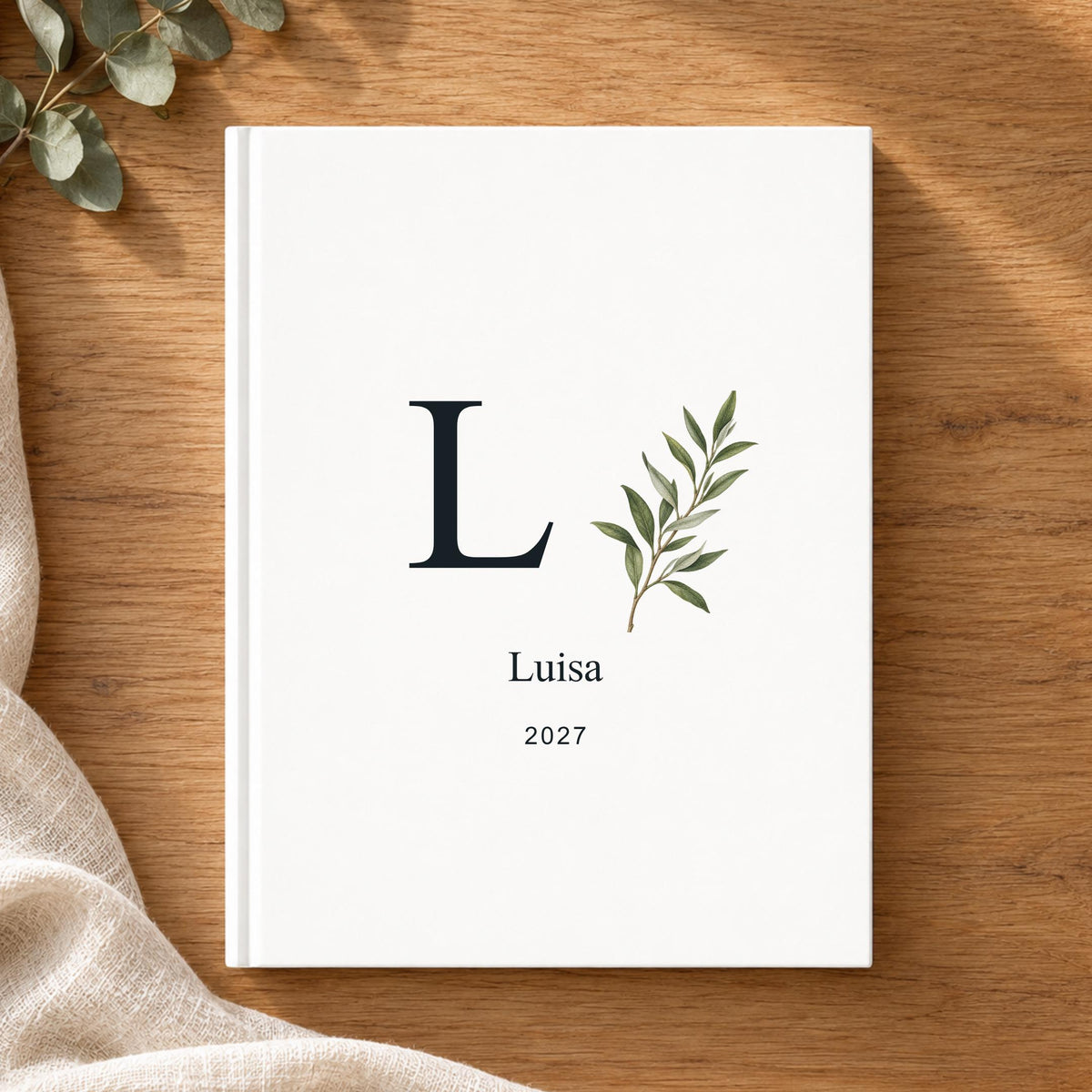 Terminplaner 2027 personalisiert mit Namen – Botanik & Monogramm, A5 Hardcover für Büro und Alltag, Modernes Weihnachtsgeschenk für Freundin