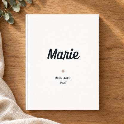 Terminplaner 2027 personalisiert mit Namen – Botanik & Monogramm, A5 Hardcover für Büro und Alltag, Modernes Weihnachtsgeschenk für Freundin