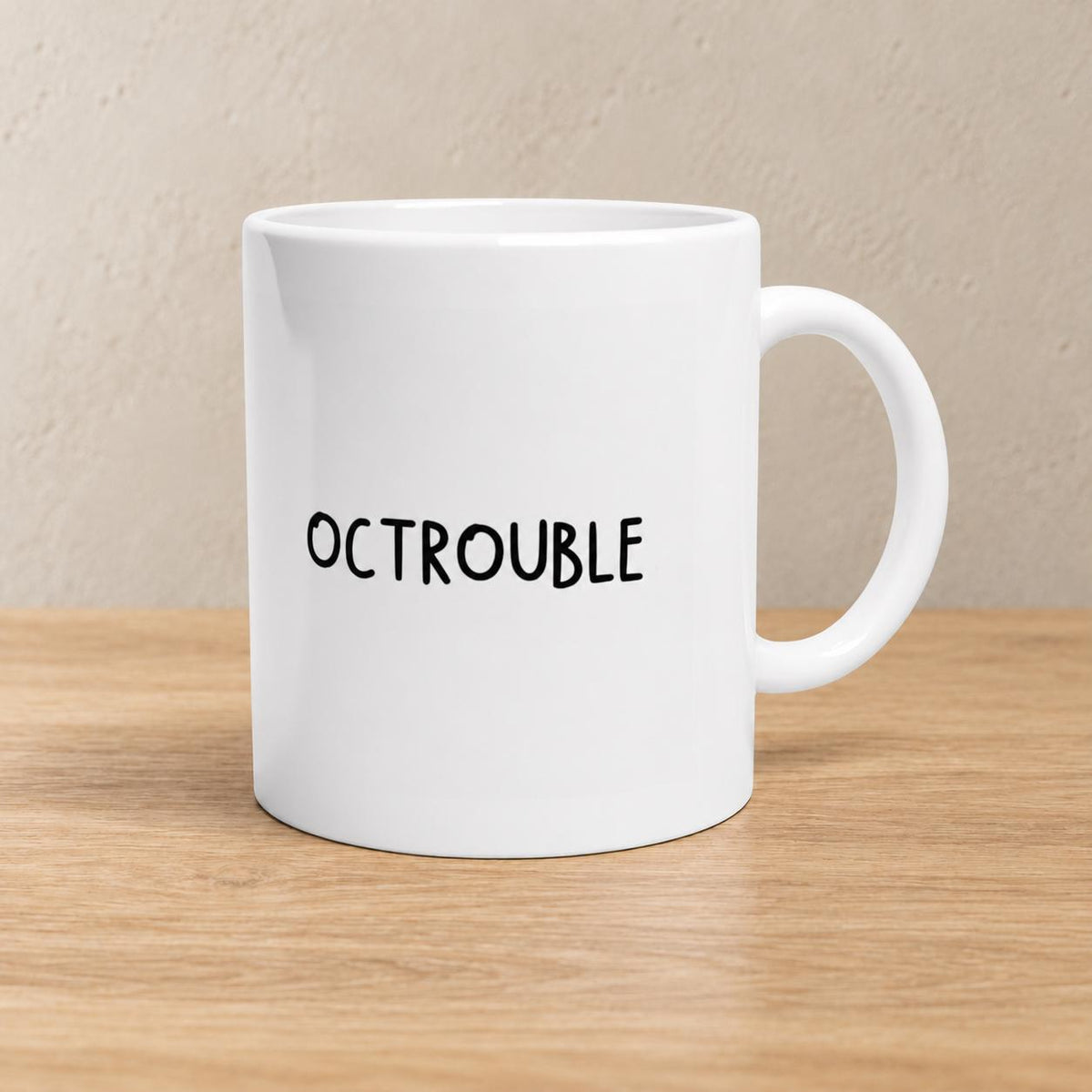 OCTROUBLE Tasse | Lustiger Oktober Spruch | Halloween Geschenk Freundin Kollegin | Herbst Humor Keramikbecher Büro Kaffeebecher Geschenk