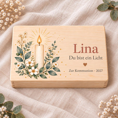 Kommunion Konfirmation Erinnerungskiste personalisiert mit Namen | Kerze und Blüten | Holzbox Geschenk von Paten | Patenkind Junge Mädchen