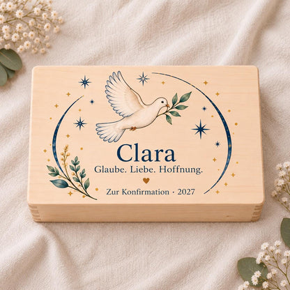 Kommunion Konfirmation Erinnerungskiste personalisiert mit Namen | Taube und Sterne | Holzbox Geschenk von Paten | Patenkind Junge Mädchen