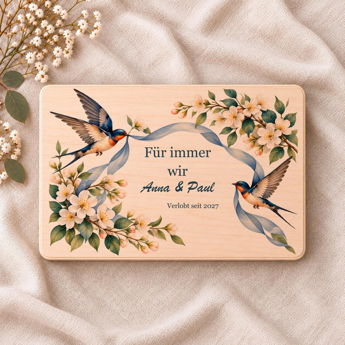 Verlobung Geschenk für Paar personalisiert | Erinnerungskiste mit Namen und Datum | Holzbox Schwalben Blüten | Für immer wir