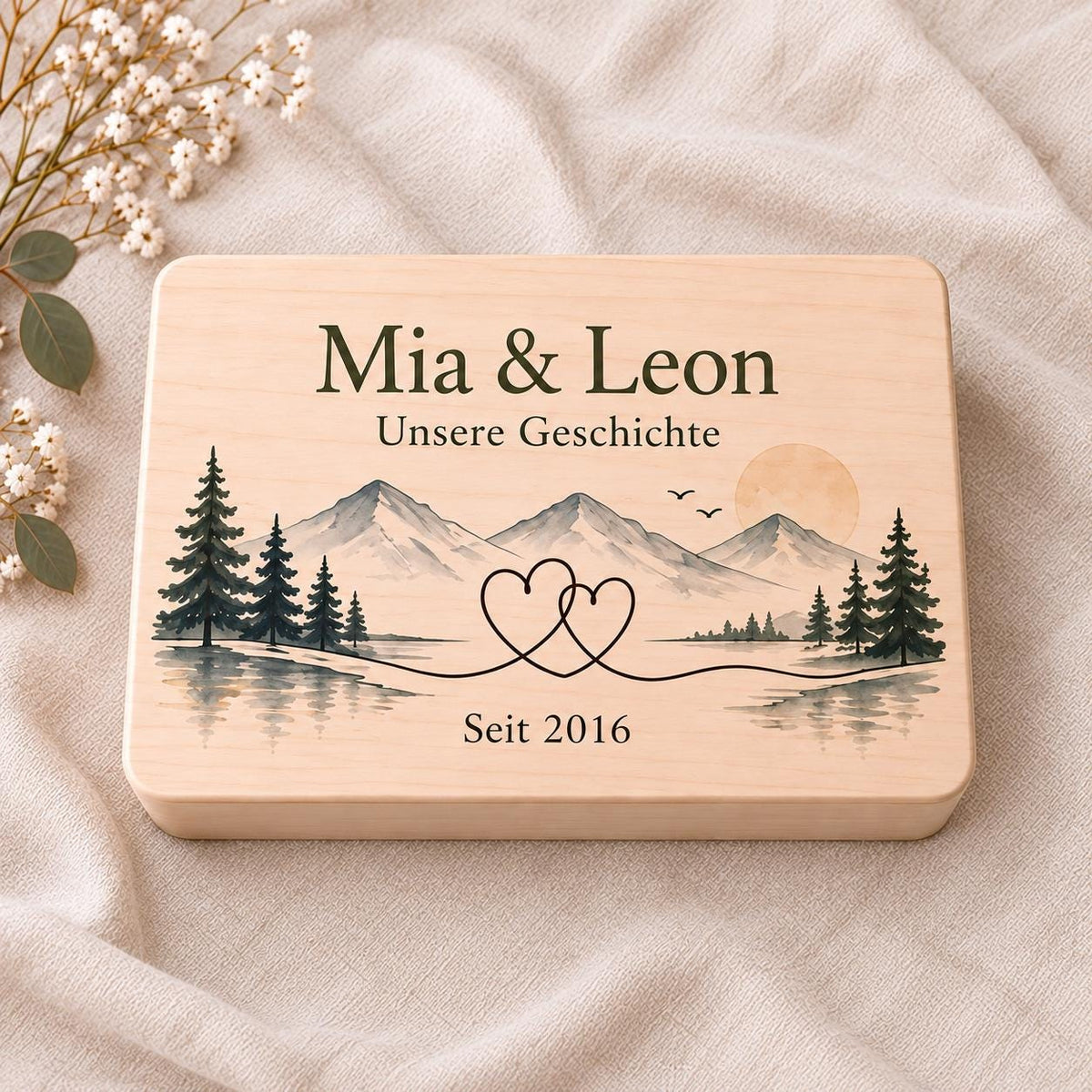 Jahrestag Erinnerungskiste personalisiert mit Namen | Berge und Herzen | Valentinstag Geschenk für Partner | Holzbox für Paare Hochzeitstag