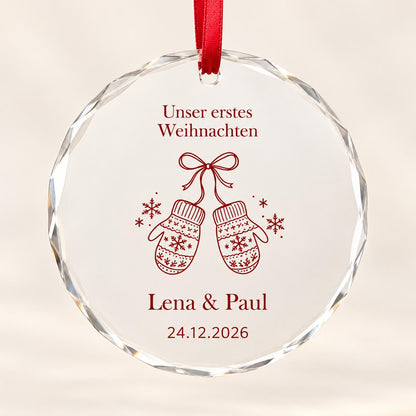 Erstes Weihnachten Glasornament personalisiert mit Namen und Datum – Handschuh-Motiv, Geschenk für Paare, Ehepaar und frisch Verliebte