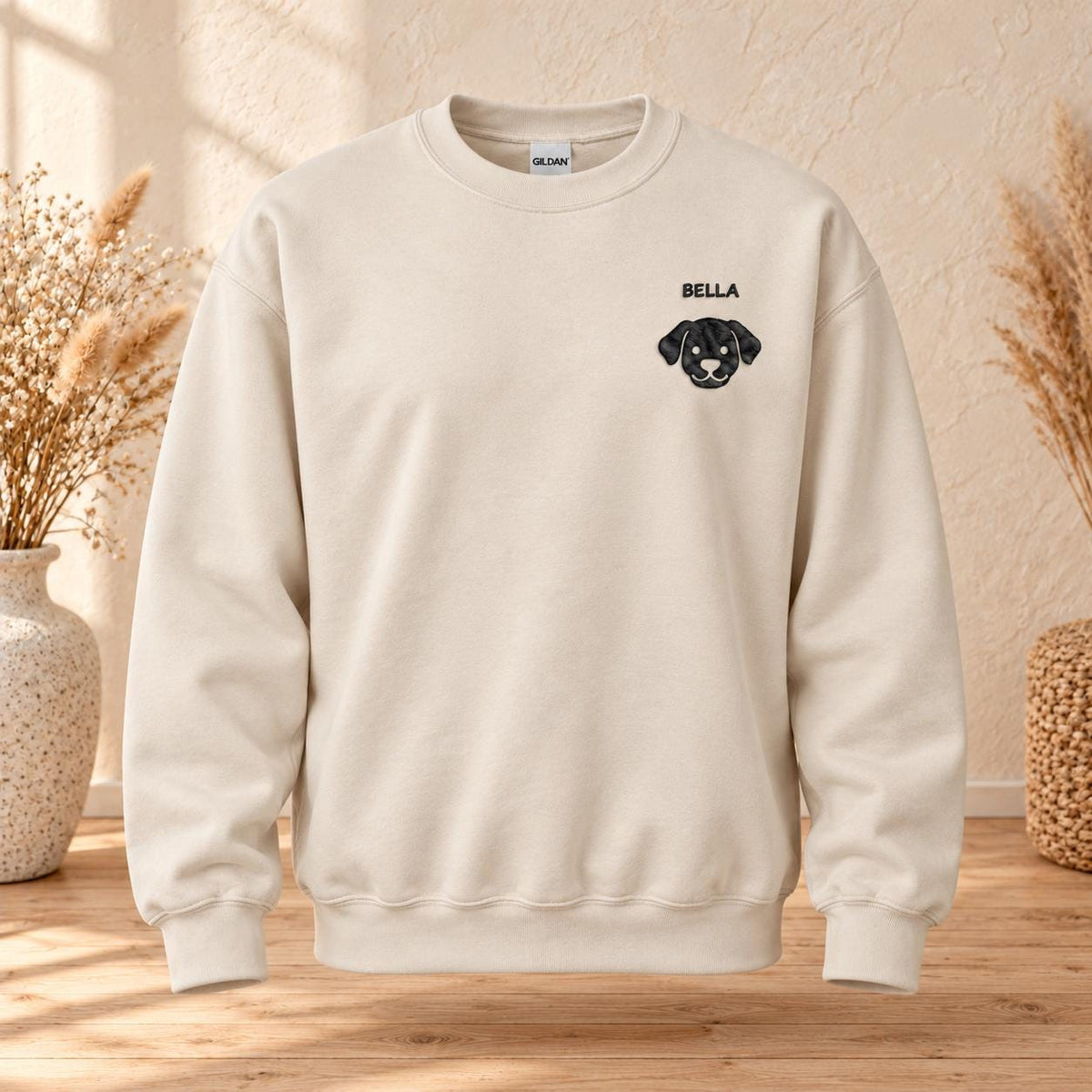 Personalisierter Hundepullover mit Name – Bestickter Unisex Sweater Hundesilhouette, Geschenk Hundemama Hundepapa Haustier Bild Sand Beige
