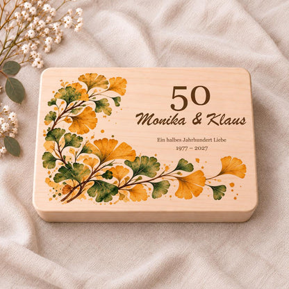 Goldhochzeit Geschenk personalisiert mit Namen | Erinnerungskiste 50 Jahre Hochzeit | Holzbox Ginkgo | Geschenk für Eltern Großeltern