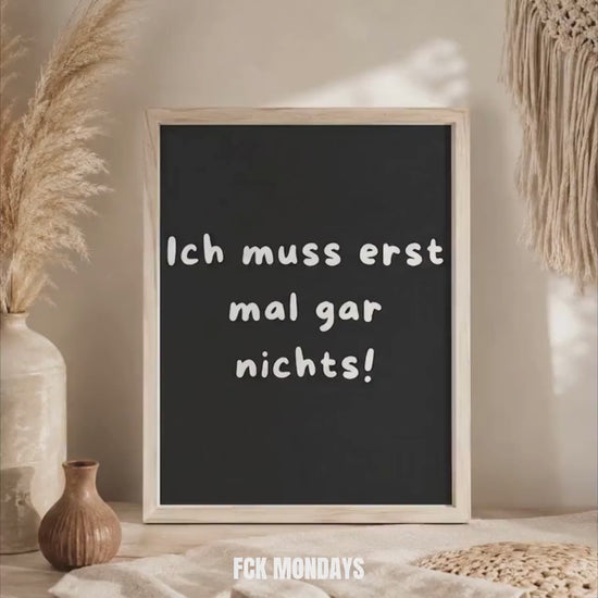 Lustiges Motivations Poster „Ich muss erst mal gar nichts“ – Humorvolle Wanddeko, Sarkastischer Spruch, Mental Health Poster Zitat Humor