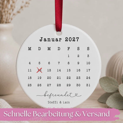 Personalisiertes Kalender Ornament Paare, Keramik Anhänger mit Datum Namen, Geschenk Jahrestag Hochzeit Weihnachten Erstes Date Verlobung